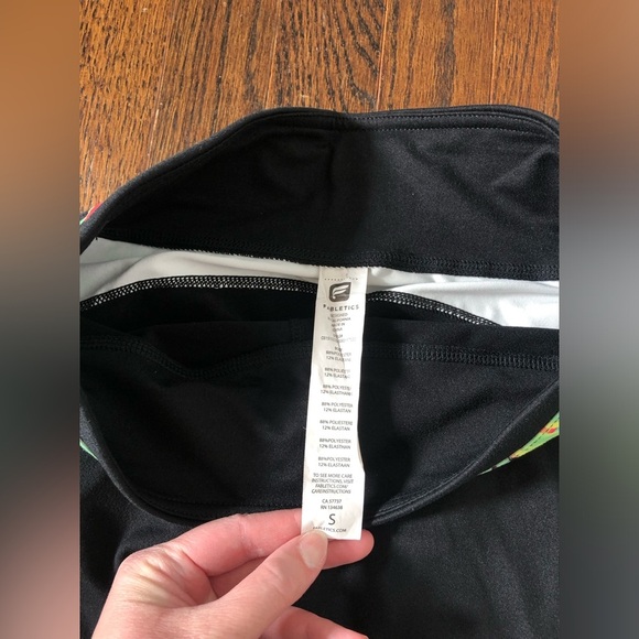 Fabletics Women’s S Camacan Black Stretch Capri Tropical Forest Print Leggings - Picture 3 of 10